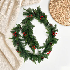 105 Inch Xmas PE Plain Green Garland w/Pinecones and Red Berries ，Christmas Wreath Decorations Garland XMAS Pine Cone Imperial Fireplace Table Wall, Christmas Garland Decorations Durable & Bendable Lifelike Branches, Holiday Greenery Christmas Garland